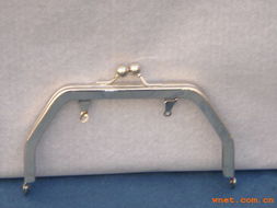 較王五金廠 東莞市樟木頭鎮(zhèn)裕豐赤山文明街 本廠專業(yè)生產(chǎn)手袋較.五金較.箱包配件,手袋五金配件 產(chǎn)品展廳